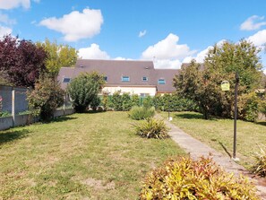 المنطقة المحيطة بالمنشأة