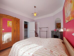 3 bedrooms, free WiFi, bed sheets