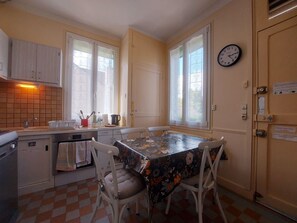 Fridge, microwave, oven, dishwasher - Cozy lodging near Chartres - 6 guests (Mainvilliers)
