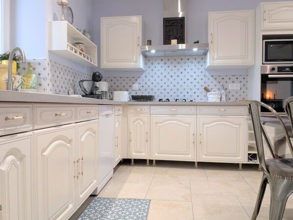 Fridge, microwave, dishwasher