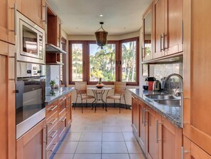 Kjøleskap, mikrobølgeovn, ovn og oppvaskmaskin