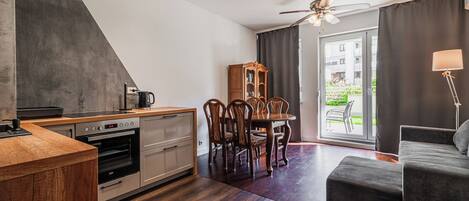 Appartement, vue cour intérieure | Salle de séjour