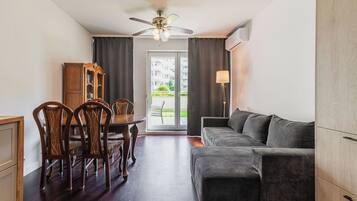 Apartment, Courtyard View | Living room