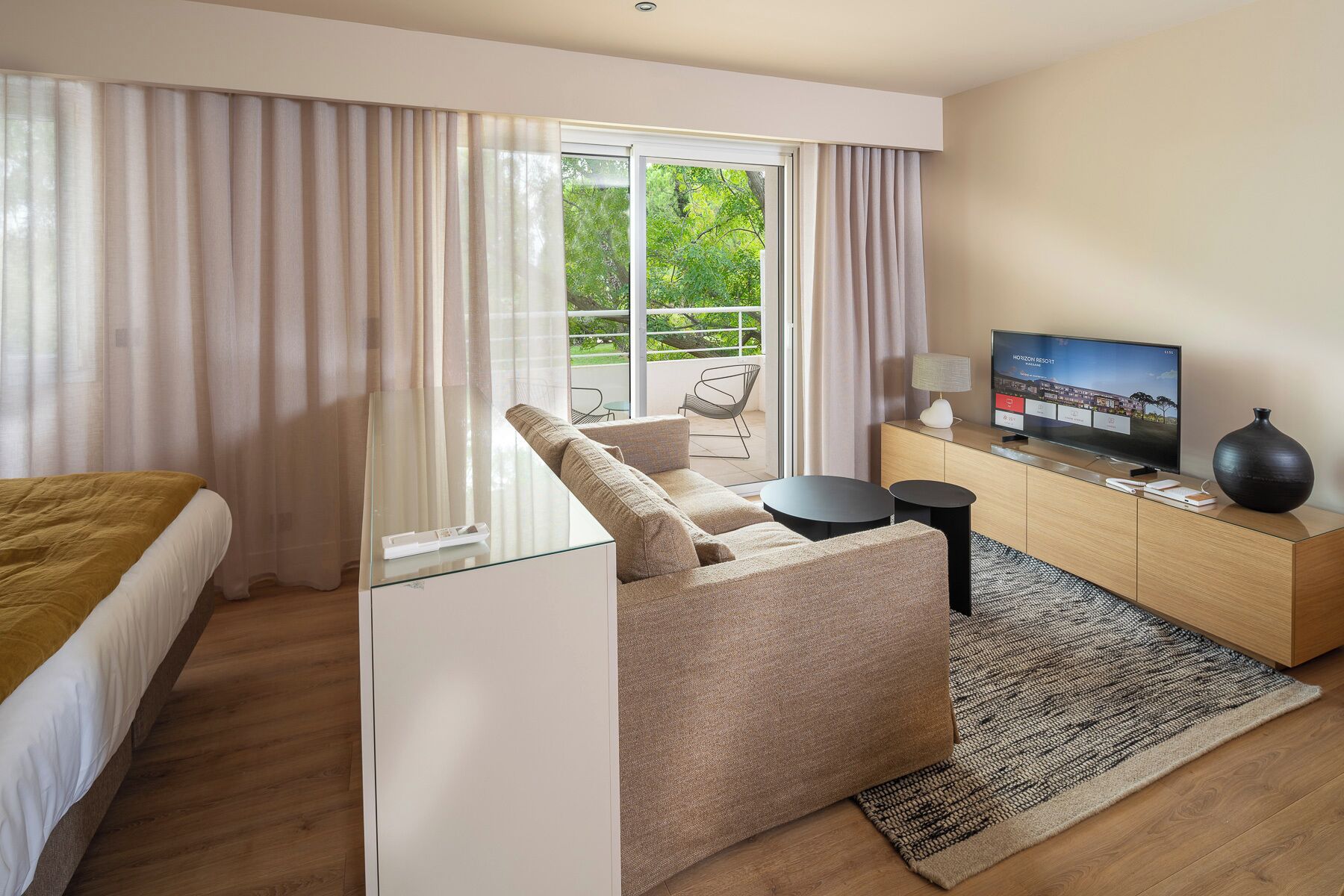 Estudio, 1 cama de matrimonio, balcón, vistas al jardín | Caja fuerte, tabla de planchar con plancha, wifi gratis