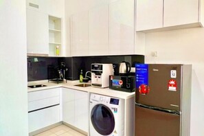 Private kitchen - Legoland -3min Drive at Elysia Park @Happy Wonder Stay-8pax(max)-Pool Garden View-Kids Friendly (Iskandar Puteri)