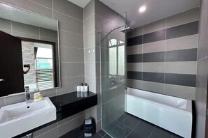 Cribs/infant beds - Apartment @ KSL D'Esplanade JB - 4R3B (Johor Bahru)