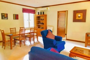 Lobby lounge - Thai family Karon Pool Villa (Phuket)