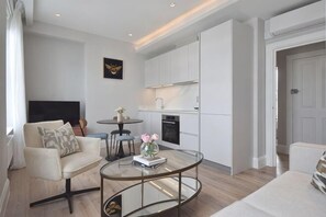 Living area - B Comfort Apartments (London)