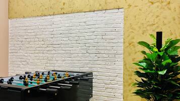 Nhà liên kế dành cho gia đình, sân hiên, quang cảnh thành phố | Khu phòng khách