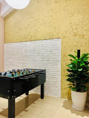 Family Townhome, Patio, City View | Living area