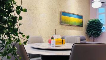 Family Townhome, Patio, City View | In-room dining