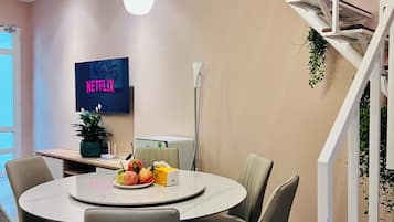 Makan di kamar