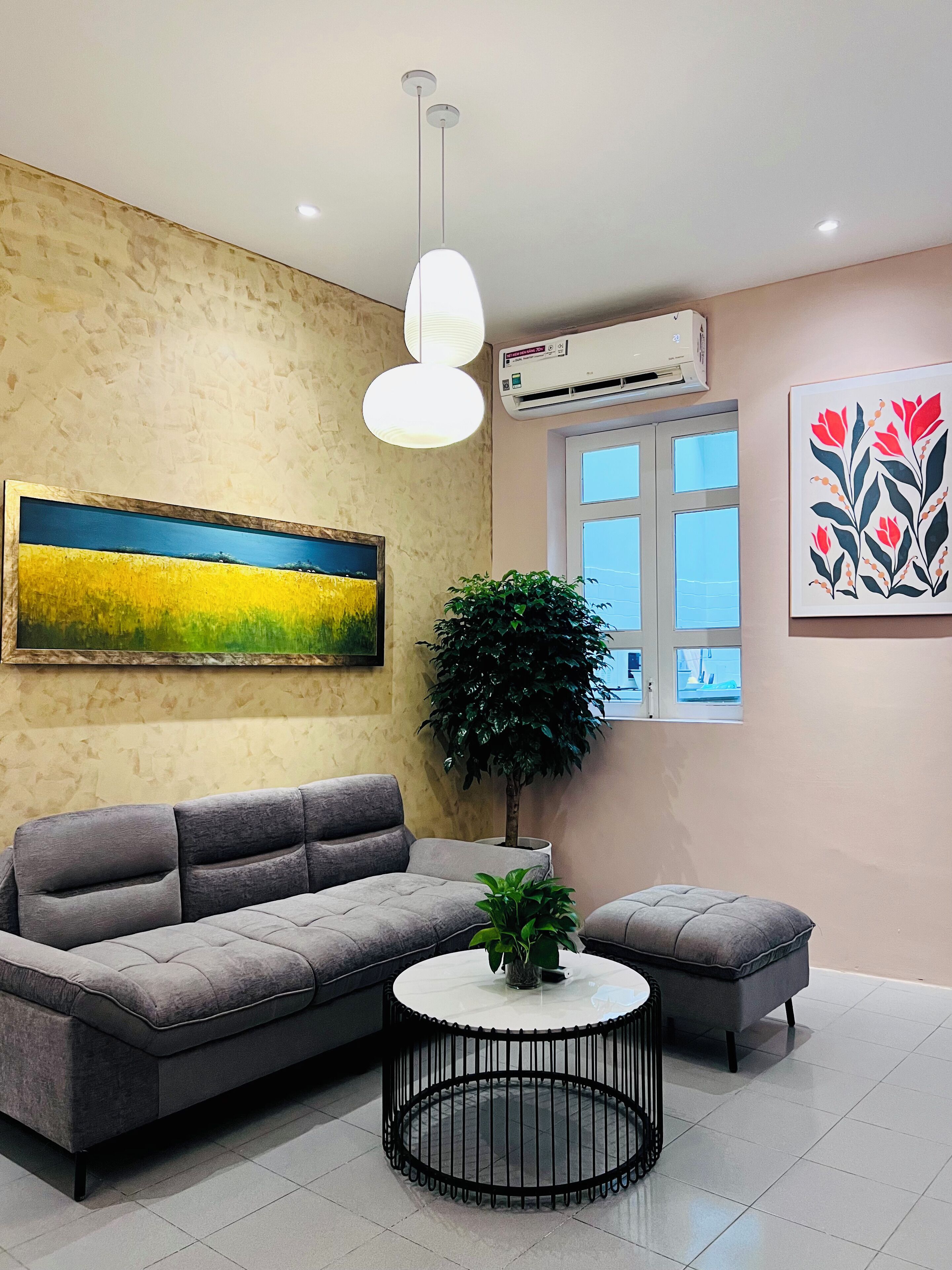 Family Townhome, Patio, City View | Living area