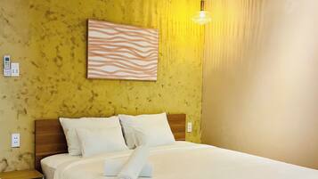 Family Townhome, Patio, City View | Blackout drapes, iron/ironing board, free WiFi