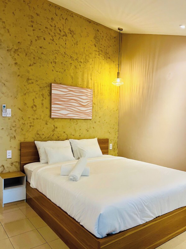 Family Townhome, Patio, City View | Blackout drapes, iron/ironing board, free WiFi