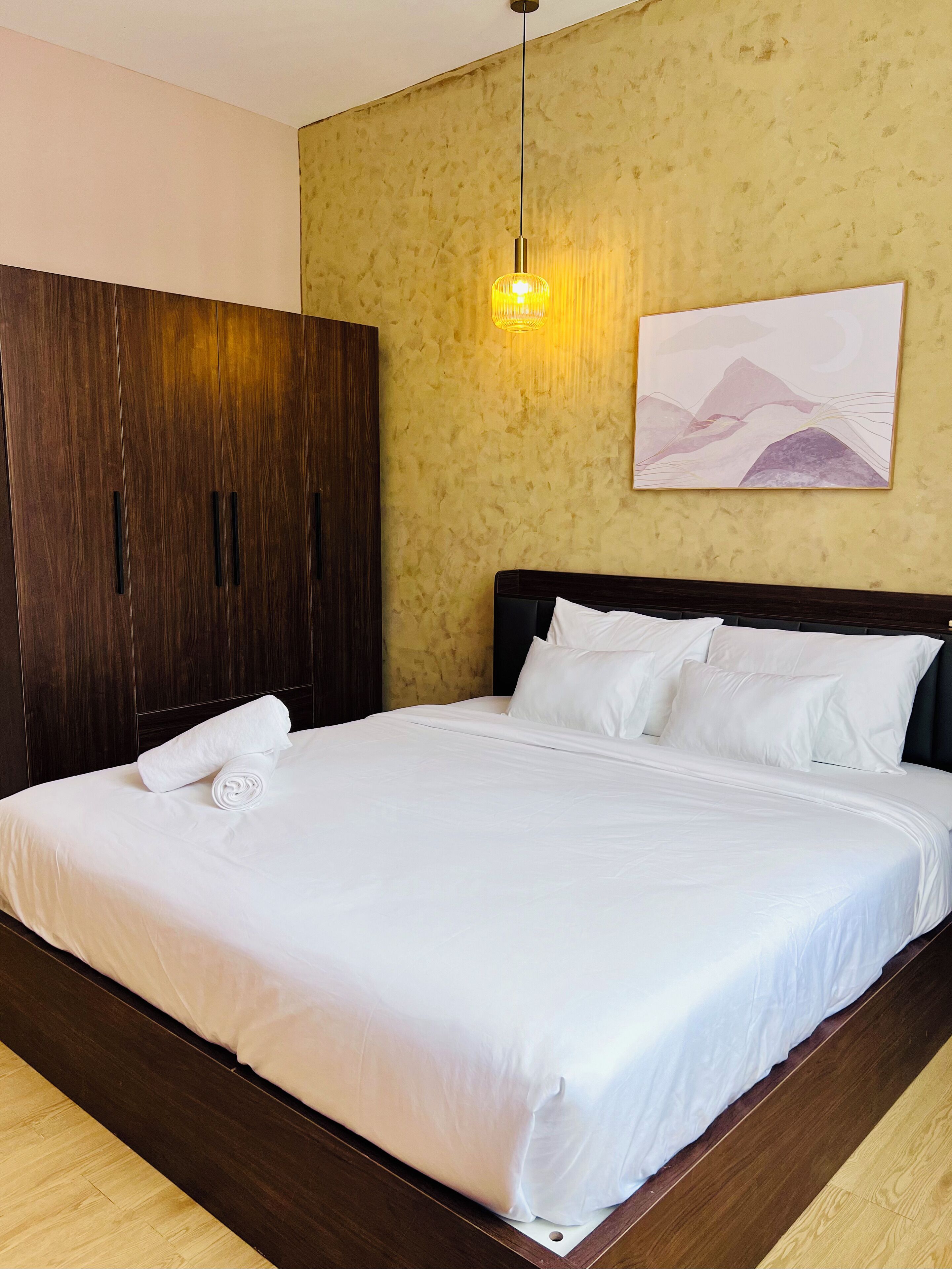 Family Townhome, Patio, City View | Blackout curtains, iron/ironing board, free WiFi