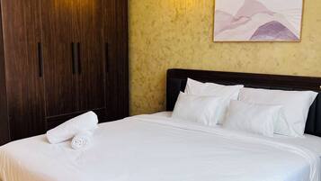 Family Townhome, Patio, City View | Blackout drapes, iron/ironing board, free WiFi