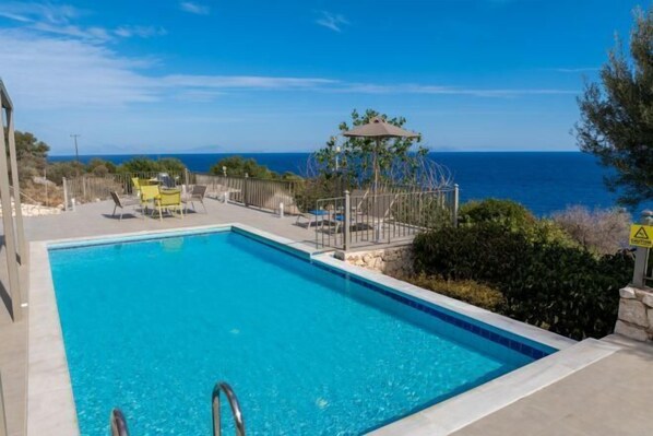 Outdoor pool - Villa Dinos with swimming pool (Elios Proni)