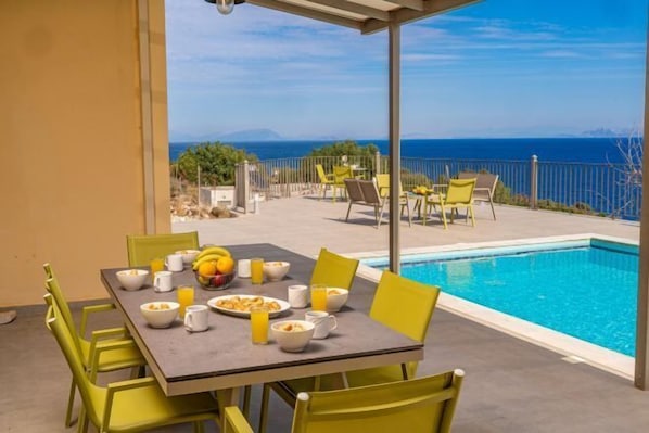 Outdoor pool - Villa Dinos with swimming pool (Elios Proni)