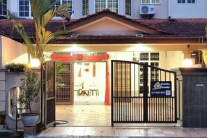 Exterior - 13 Taman Seraya Homestay (Mantin)