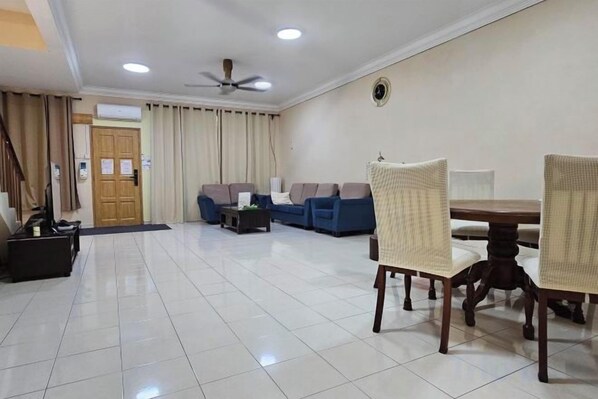 Unclassified image, 1 of 5, button - 13 Taman Seraya Homestay (Mantin)