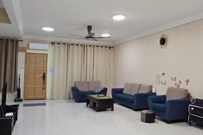 Interior - 13 Taman Seraya Homestay (Mantin)