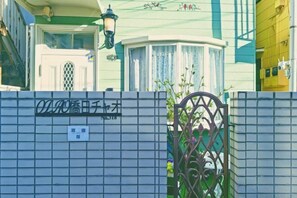 المنشأة من الخارج