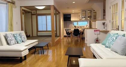 Whole House / 10 ppl/ 3 Parking /Free Wifi!