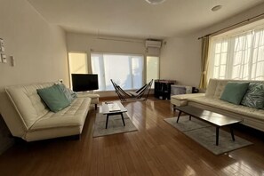 Room - Whole House / 10 ppl/ 3 Parking /Free Wifi! (Higashikawa)