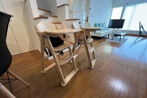 Room - Whole House / 10 ppl/ 3 Parking /Free Wifi! (Higashikawa)