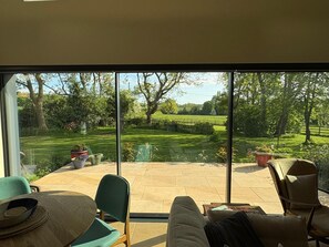 Dining - The Bower, Warwickshire, a stylish inviting 2 bedroom cottage set within 5 acres (Claverdon, Warwick)