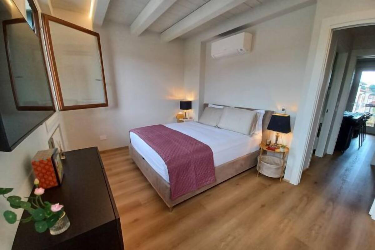 Tempat tidur bayi