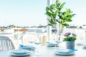 تناول الطعام بالخارج