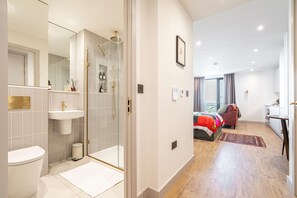 Apartment - The Eades Store Projects Studio (London)