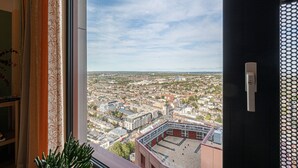 A view from a window overlooking a cityscape with buildings and a clear sky. - The Eades Laura Perryman 1 Bed (London)