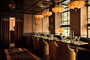 Breakfast, lunch, dinner and brunch served - L'Opale Noire (Paris)