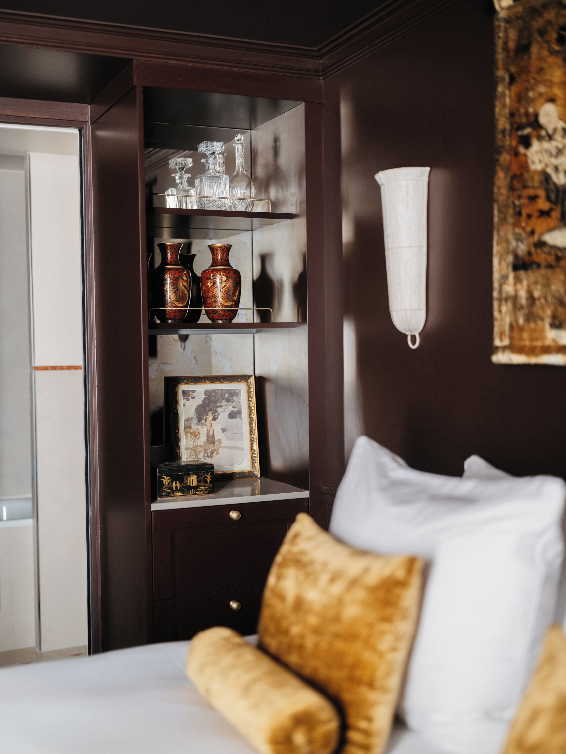 Deluxe tweepersoonskamer, uitzicht op de binnenplaats | Een kluis op de kamer, verduisterende gordijnen, geluiddichte muren