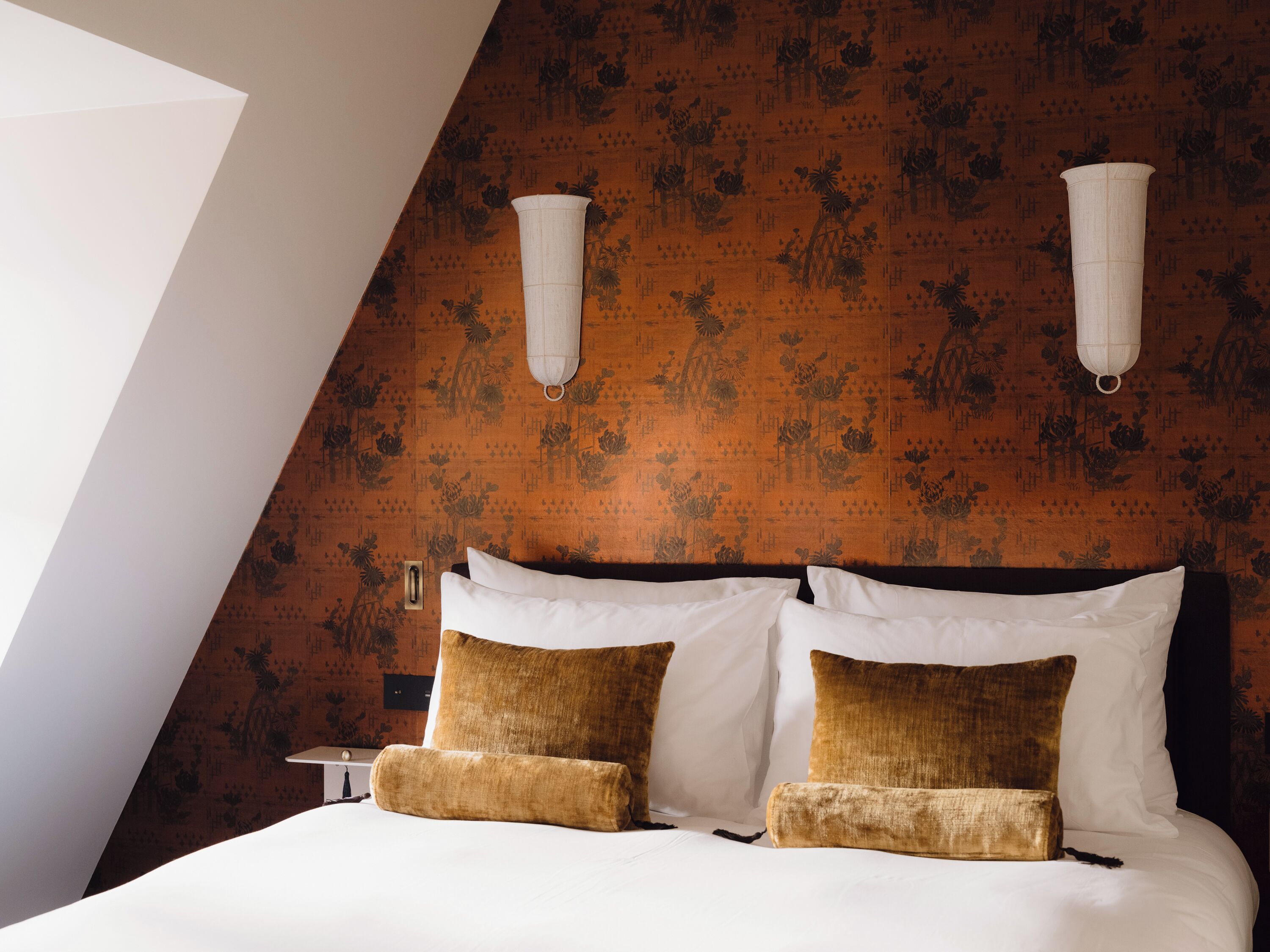 Tweepersoonskamer | Een kluis op de kamer, verduisterende gordijnen, geluiddichte muren