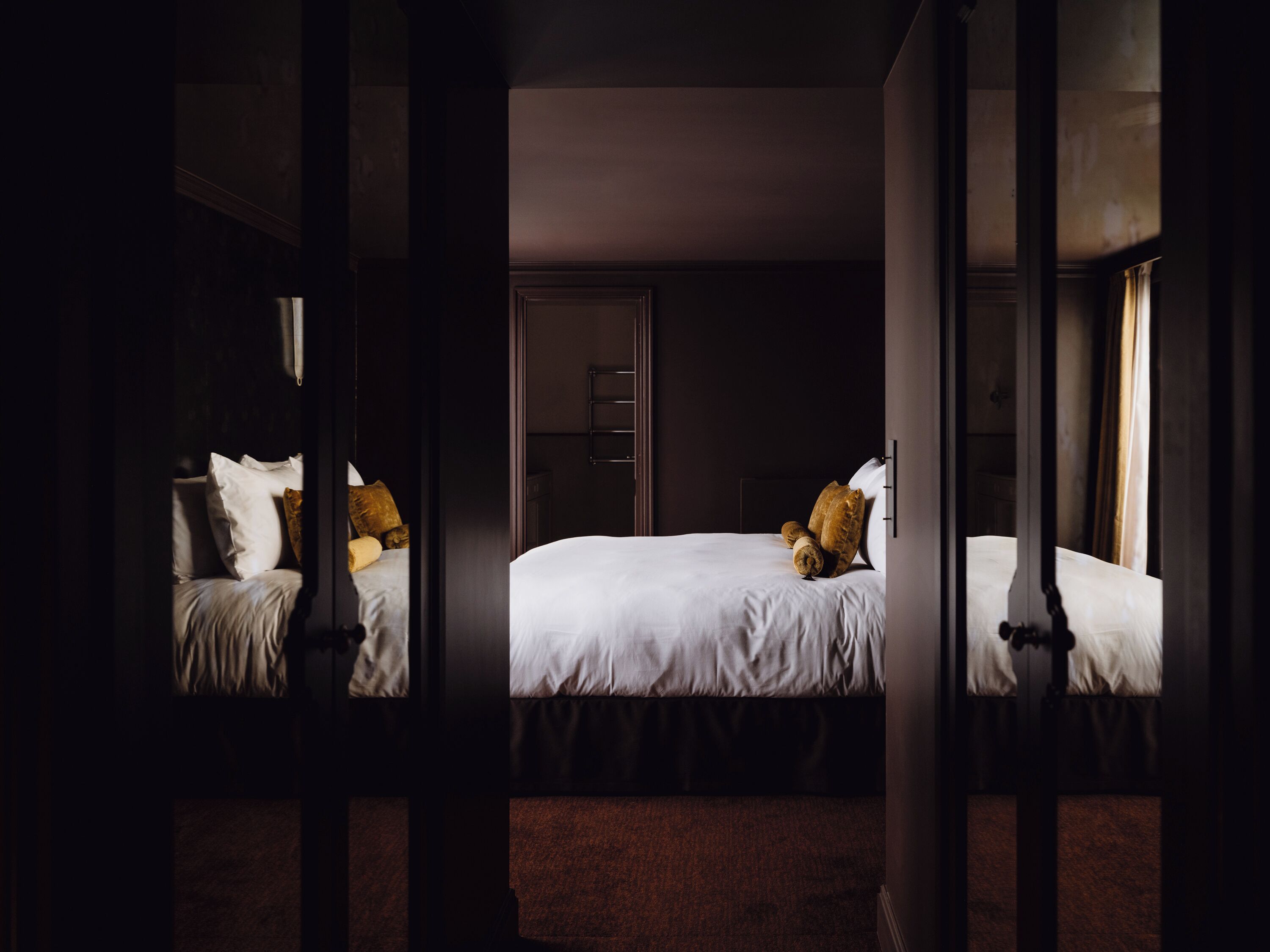 Premium tweepersoonskamer | Een kluis op de kamer, verduisterende gordijnen, geluiddichte muren