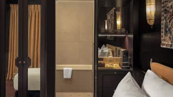 In-room safe, blackout drapes, soundproofing