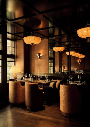 Breakfast, lunch, dinner and brunch served - L'Opale Noire (Paris)