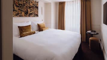 Dobbeltrom – superior, byutsikt | Safe på rommet, blendingsgardiner, lydisolert og strykejern/-brett