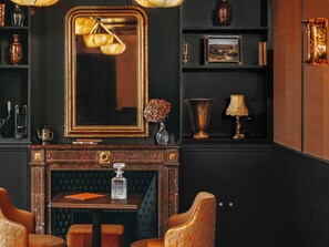 In-room dining - L'Opale Noire (Paris)