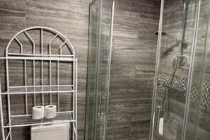 Bathroom - Studio room Brighton city centre (Brighton)