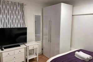 Unclassified image, 4 of 11, button - Studio room Brighton city centre (Brighton)