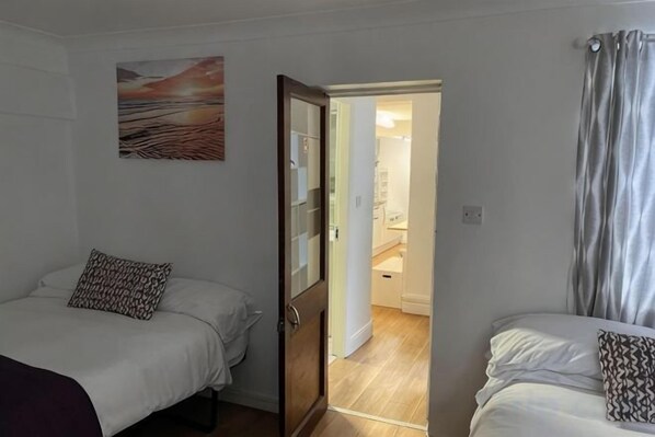 Unclassified image, 1 of 11, button - Studio room Brighton city centre (Brighton)