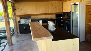 Kaffetrakter/tekoker, kjøleskap, mikrobølgeovn og ovn