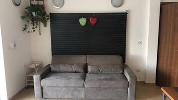 Fernseher, Kamin, Tischtennisplatte