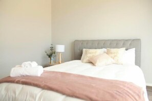 Unclassified image, 4 of 13, button - Hamilton Three bedrooms house (Hamilton)