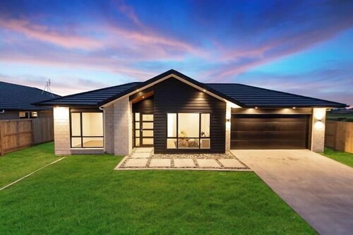 Hamilton Three bedrooms house